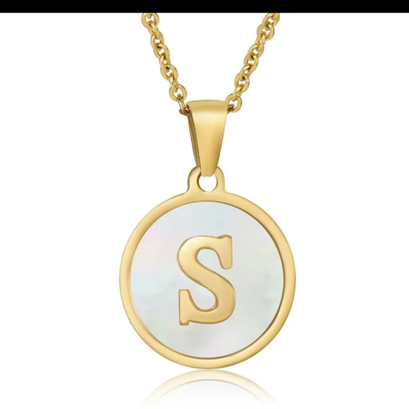 New gold plated stainless steel shell initial necklace - Picture 11 of 16